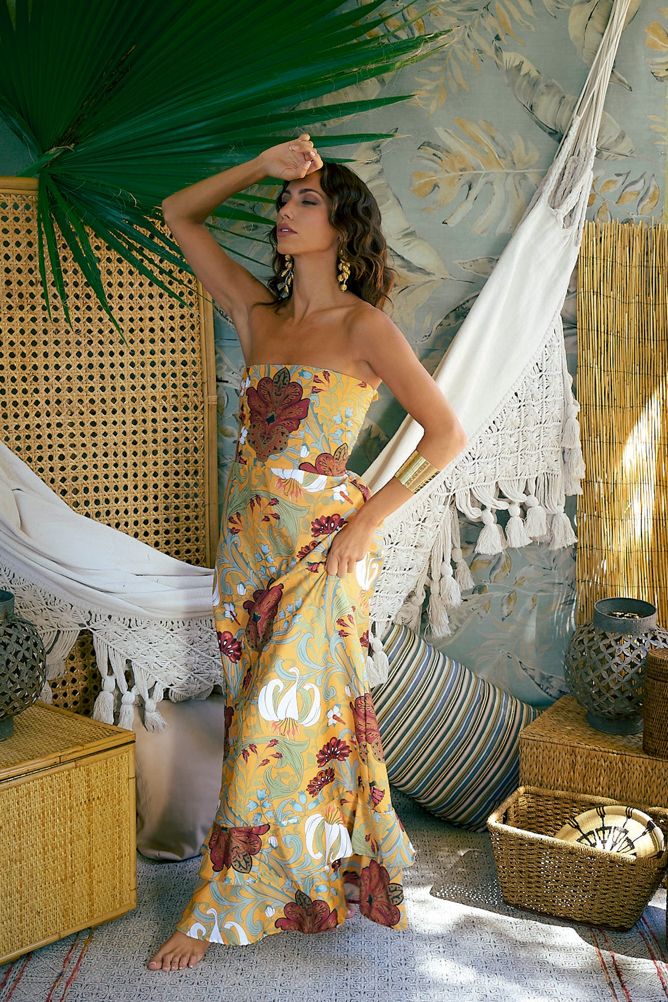 Vestido Reflejo del Cielo, diseño fluido y sin tirantes inspirado en la pureza del agua