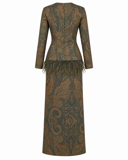 Vestido Bajo Plumas Sagradas